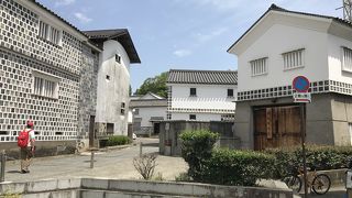 観光地化された洗練された町