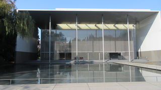 金銅仏や光背、押出仏などが展示されています