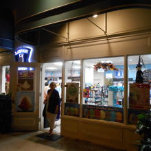 ローソン（モアナサーフライダー店）入口