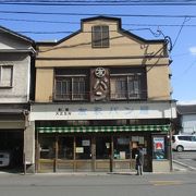 いつも行列の絶えないパン屋「友永パン屋」だそうですが、訪れたときは行列は無かったです。