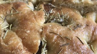 丁寧な接客とおいしいパン