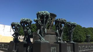 テーマごとに彫刻がありました