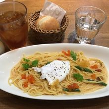 ウニのクリームパスタ&アイスティー