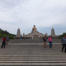 佛陀紀念館：石段を登ります