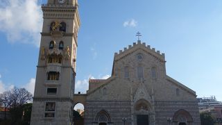 メッシーナの中心です。メッシーナの栄華のあとが忍ばれます。