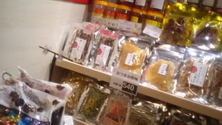 色々なお菓子が販売されているお店