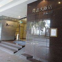 正面入り口です