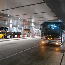 １階にはタクシー乗り場もできたので、乗り換えには便利。