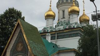 ロシア風玉ねぎの可愛らしい教会です
