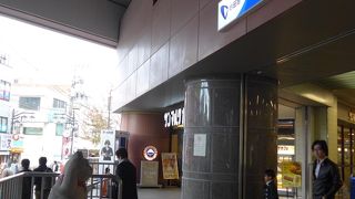 招福猫で有名な豪徳寺の最寄り駅です。