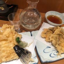 出てきました穴子とはぜの天ぷら