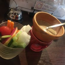 お通しのバーニャカウダ