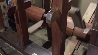 水車の動力部分もよく観察できます