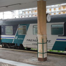 ローマ発列車が到着しました。