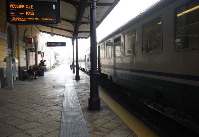 シチリア島南端の実質鉄道終着駅です。