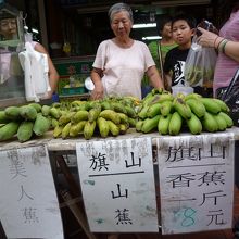 旗山老街 バナナ売り