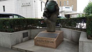 個性的で立派な記念碑