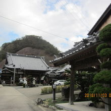 「影向寺」の入り口。