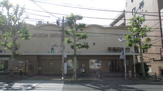 ２本立ての映画館ですよ。