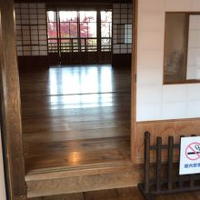 一階内部。特に目を引くものナシ。