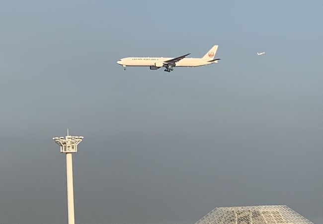 浮島は羽田空港の飛行機が間近に見られるスポットです。