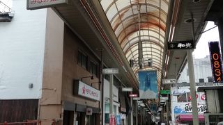 アーケード付き商店街ですが。