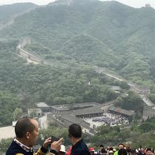 見渡す限り永遠と長城が続きます。