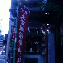 道路の脇です。