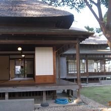 庭から見た夕照の間