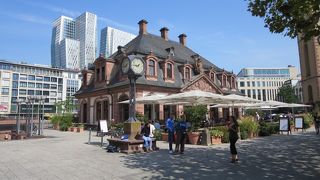 高級な店も並んでいます