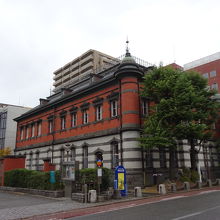 奥の管理棟に「勝平得之記念館」があります