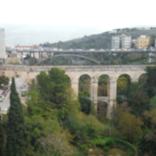 美しい石造りの橋です。