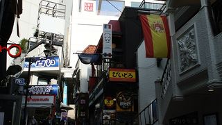 レンガ色の石畳