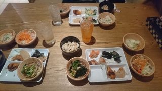 (土)のランチ ビュッフェ&飲み放題2時間で2600円