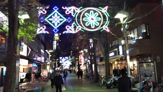 クリスマスモードの伊勢佐木町商店街