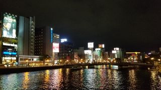天神と中洲を結ぶ大きな橋