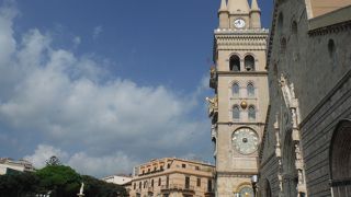 メッシーナ一番、正午のからくり時計のショー