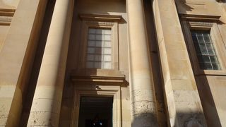 ヴァレッタの北海岸に近いカテドラル。格式が高い。写真は有料。