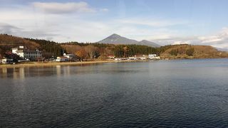 秋の猪苗代湖を船で散歩する気分