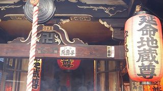 商店街の中にあります