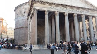 巨大な石造建築物・・・