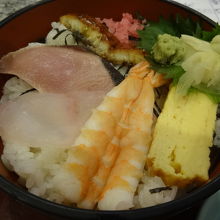 普通サイズの海鮮丼