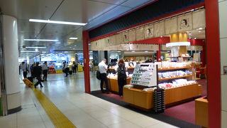 カフェも併設されています