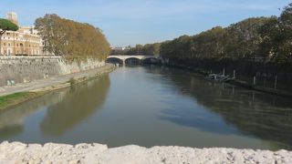 川岸でイベントも・・・