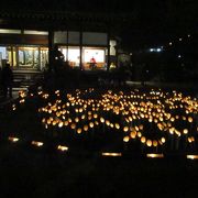 豆田町および花月川周辺で「千年あかり」が開催され、長福寺境内もたくさんのあかりで美しく照らされていました。
