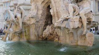 この噴水は水盤の中央・・・