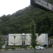 左右対称の美術館外観