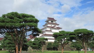 天守閣の手前までは無料で散策できます。