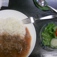 ハヤシライスとサラダ