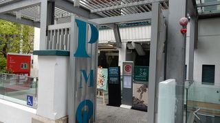 かつての既婚者向け警察宿舎はおしゃれなアートスポット